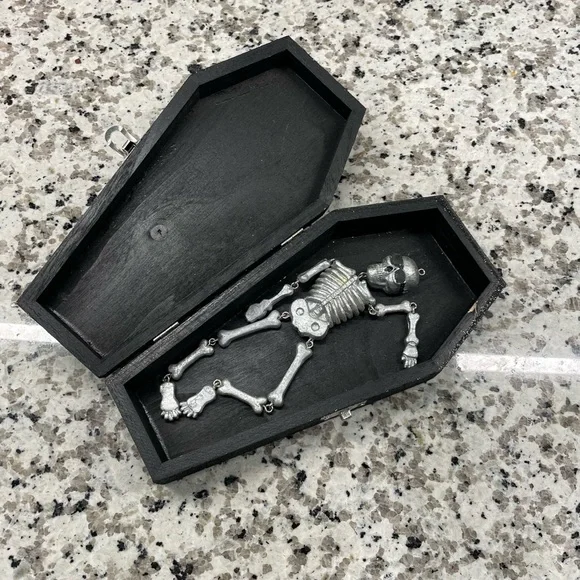 Halloween decoration, coffin with skeleton - Picture 2 of 5